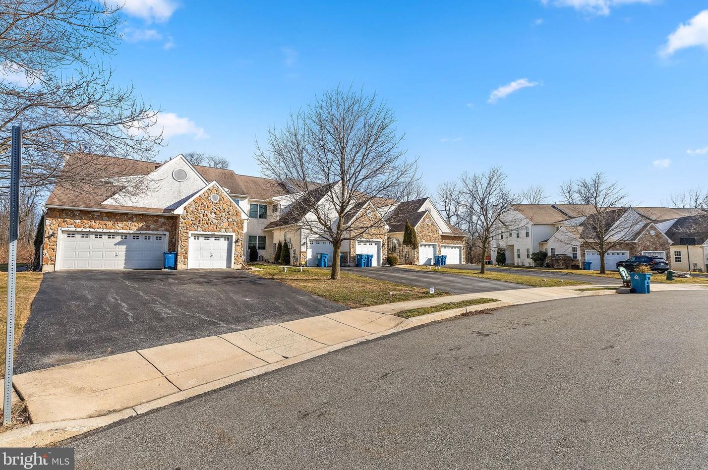564 Cork Cir, West Chester, PA 19380-3641