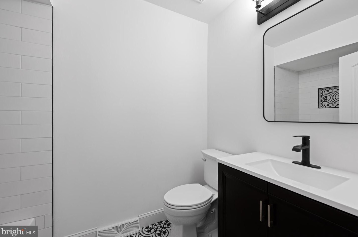 5 Marshall Cir, Downingtown PA  19335-2166 exterior