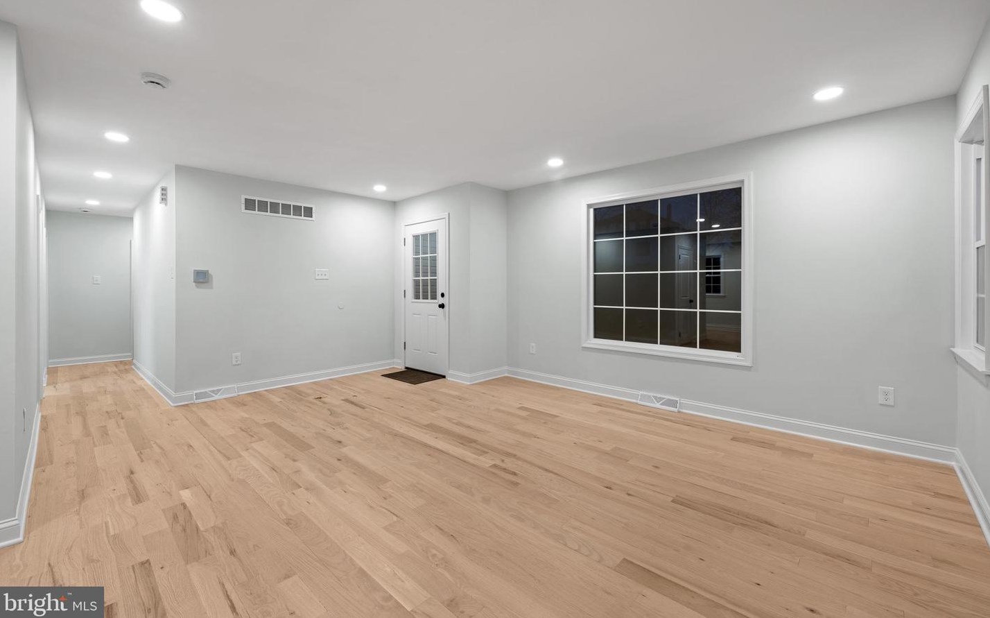 5 Marshall Cir, Downingtown PA  19335-2166 exterior