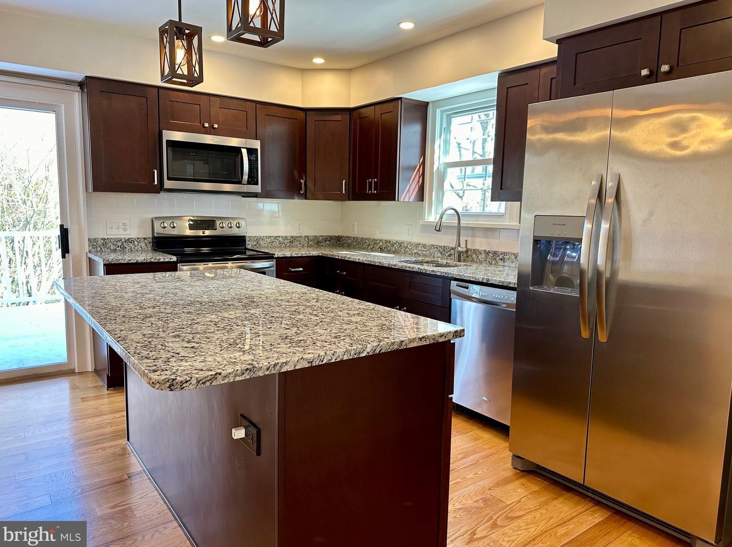 37 Lamberts Ln, Romansville, PA 19320