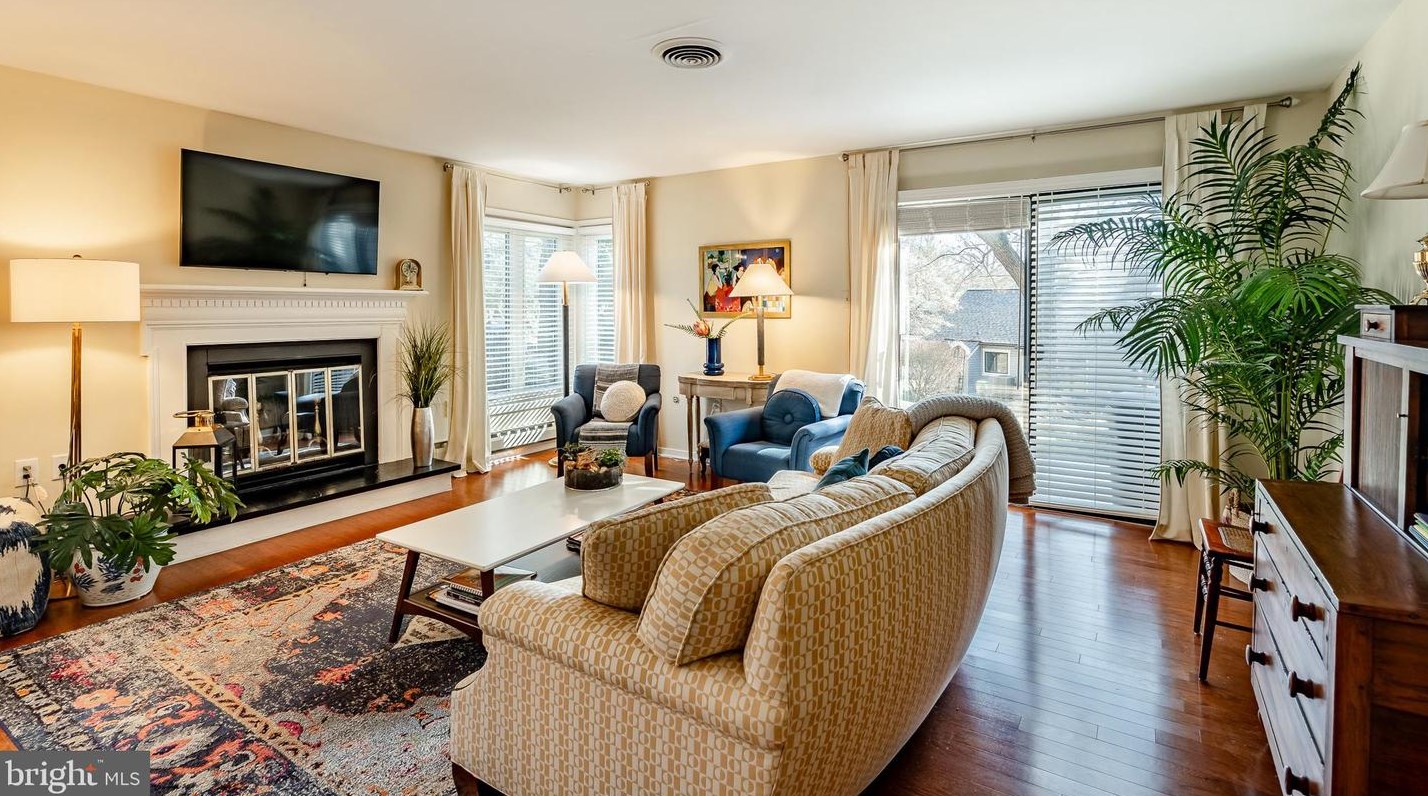 122 Chandler Dr, West Chester, PA 19380-6803