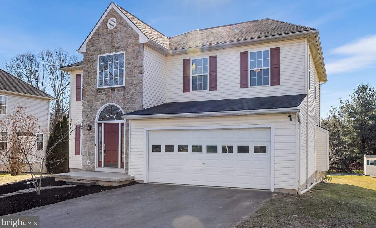 70 Danbury Cir, Romansville, PA 19320-5612