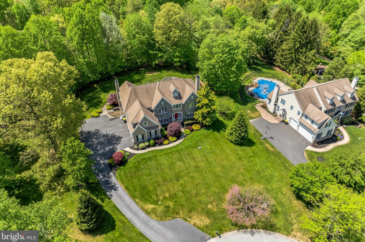 1115 Oak Hollow Dr, Downingtown, PA 19335-3848