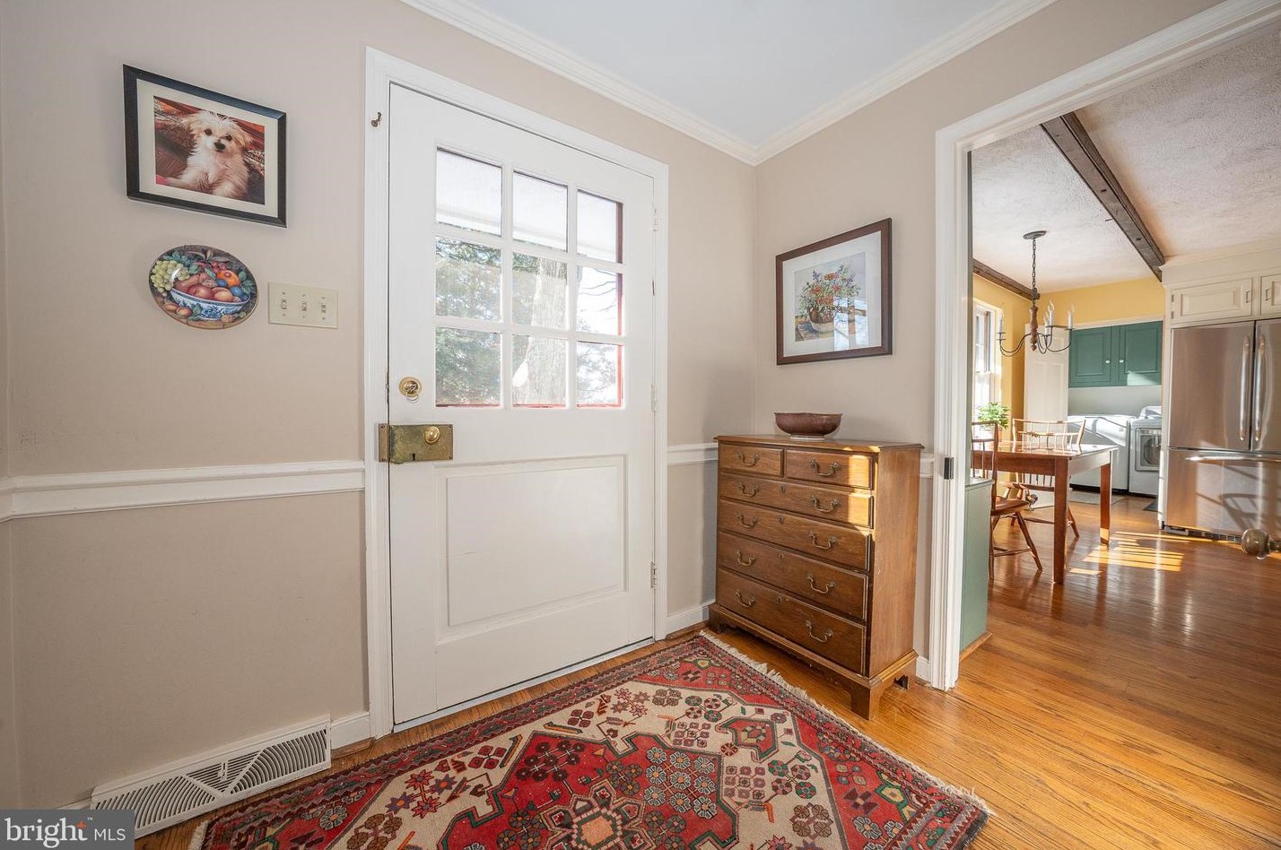 653 Clovelly Ln, Devon, PA 19333