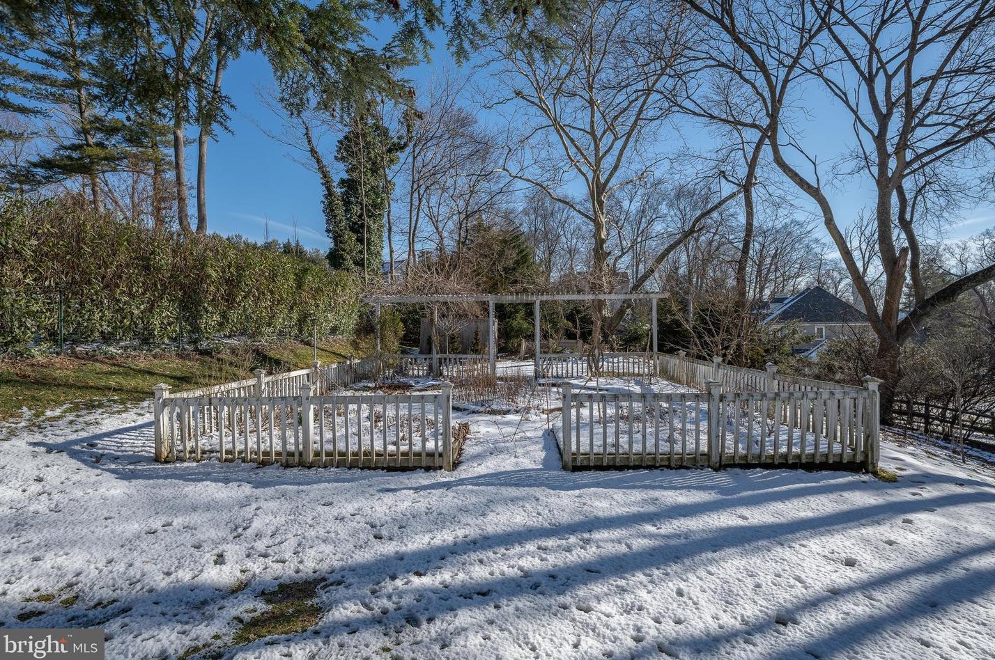 653 Clovelly Ln, Devon PA  19333-1846 exterior