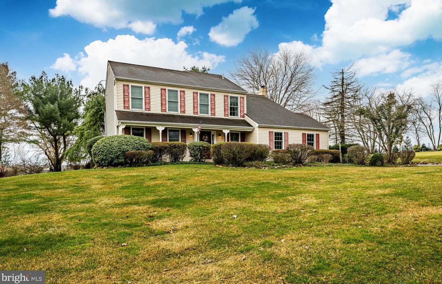 11 Patricia Dr, Downingtown, PA 19335-1547