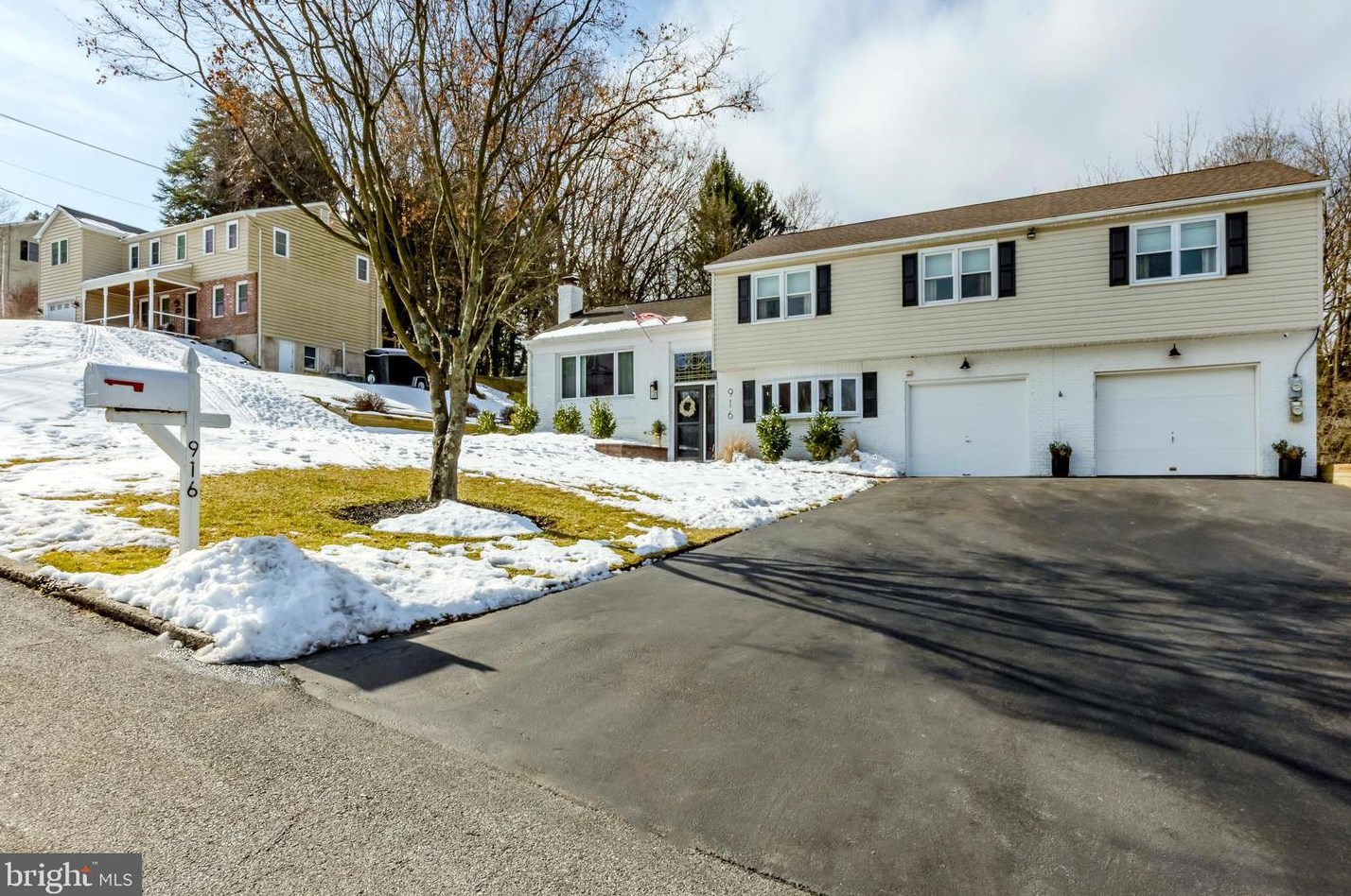 916 Baylowell Dr, West Chester, PA 19380