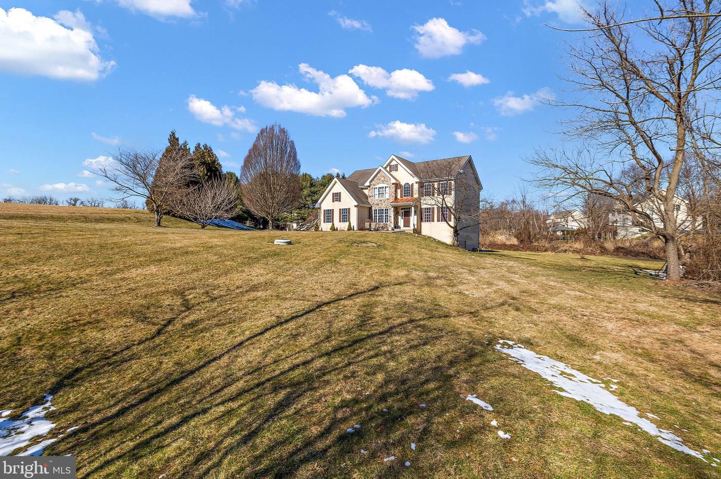 10 Edgewood Dr, Avondale, PA 19311