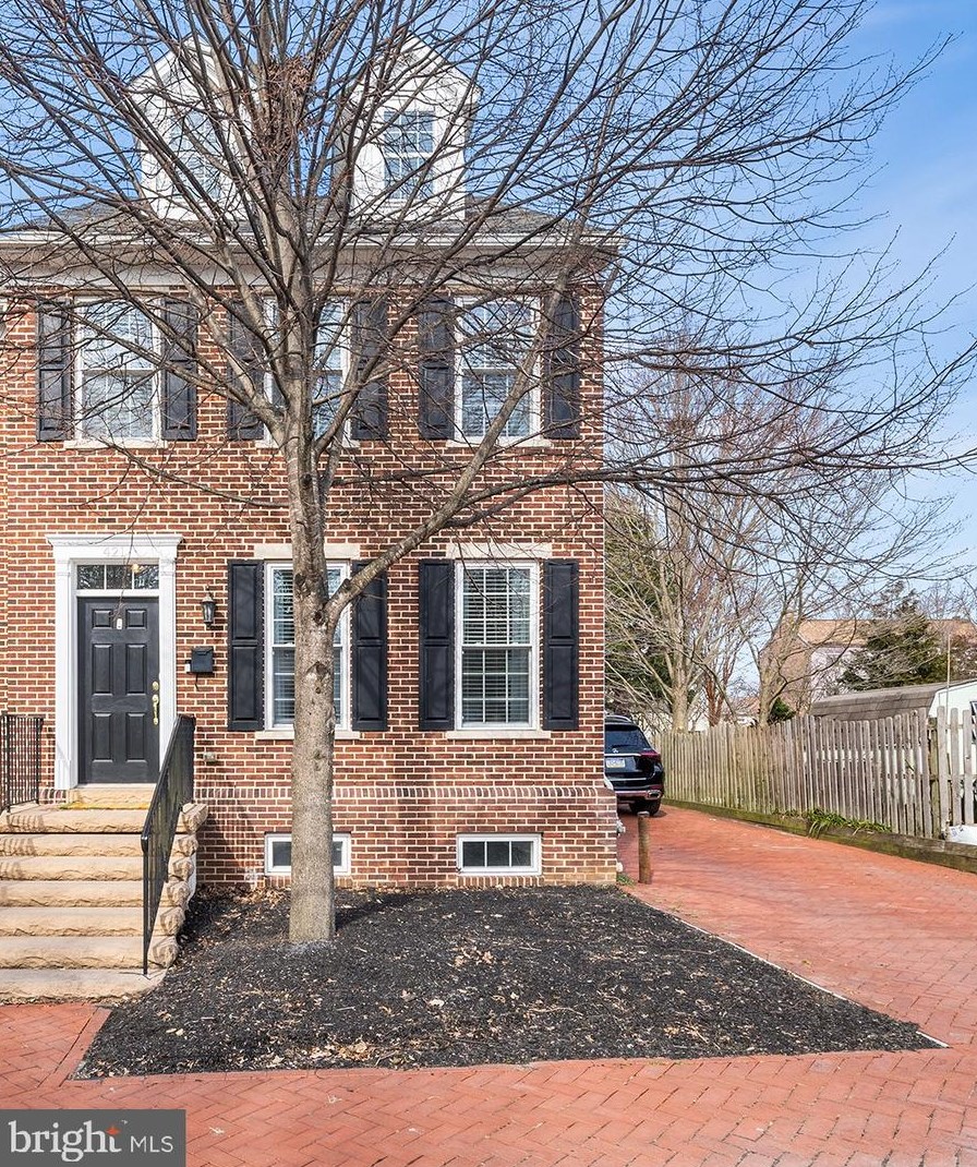 421 Wollerton St, West Chester, PA 19382-2948