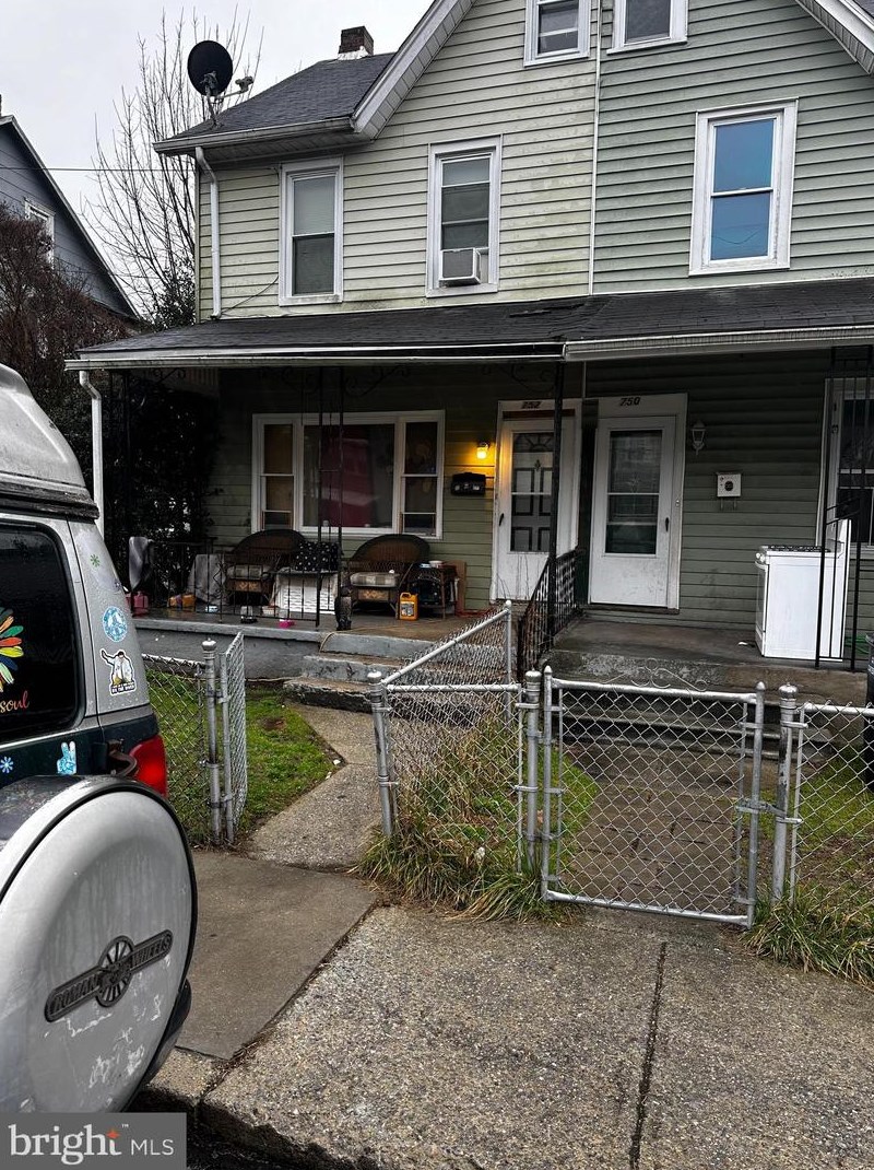 752 Merchant St, Romansville, PA 19320-3340