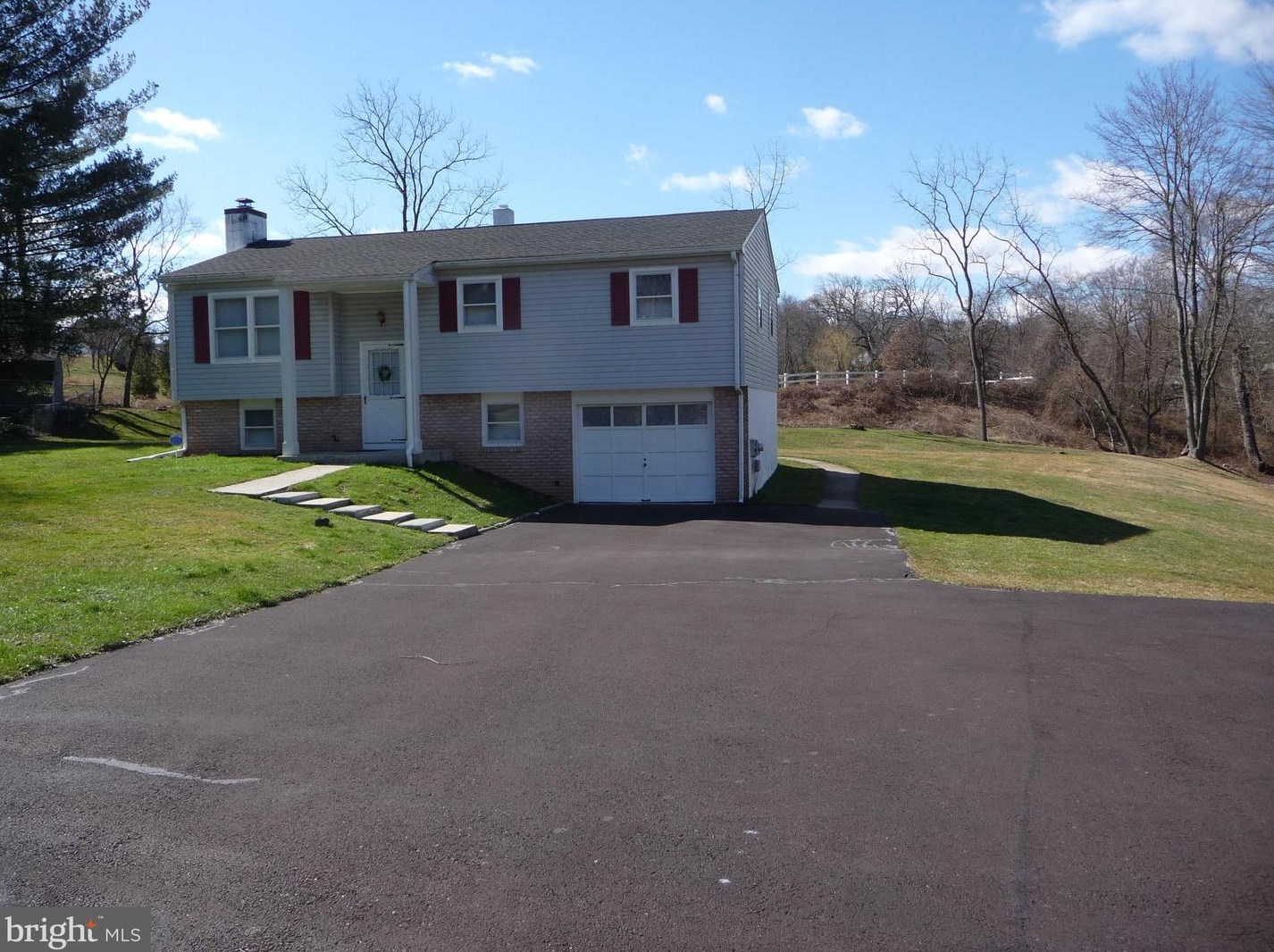 1332 Dimity Ct, Pottstown, PA 19465