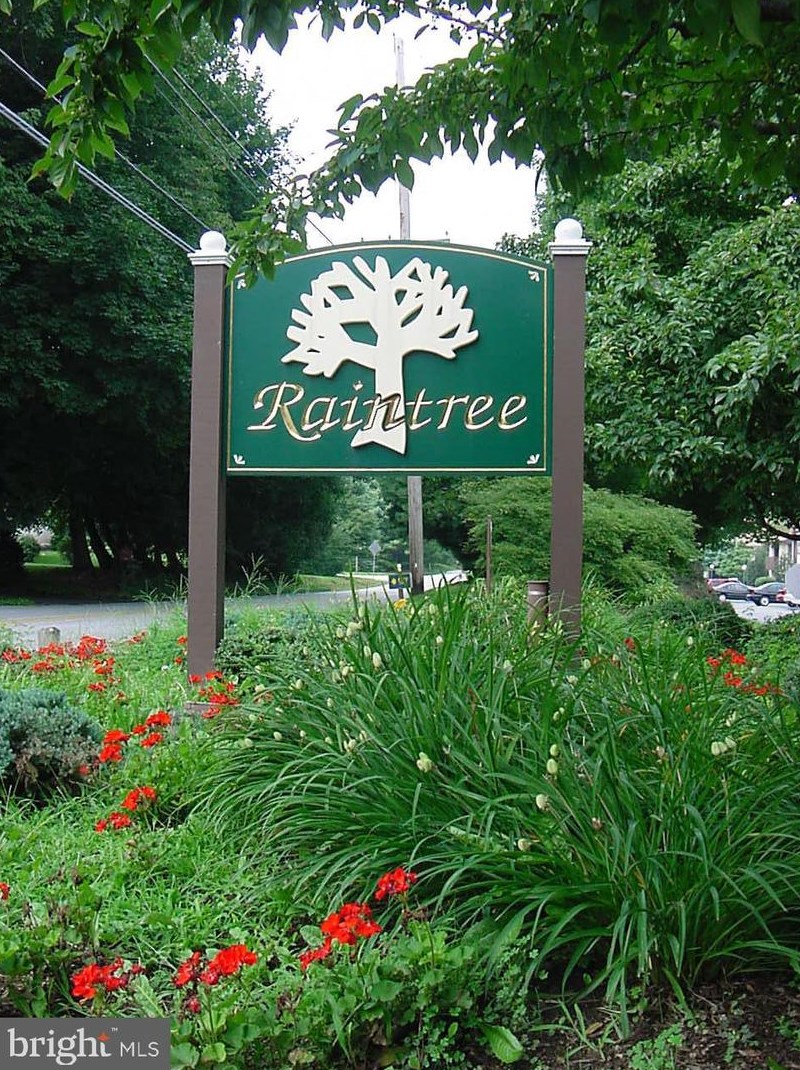 901 Raintree Ln, Frazer, PA 19355-2661