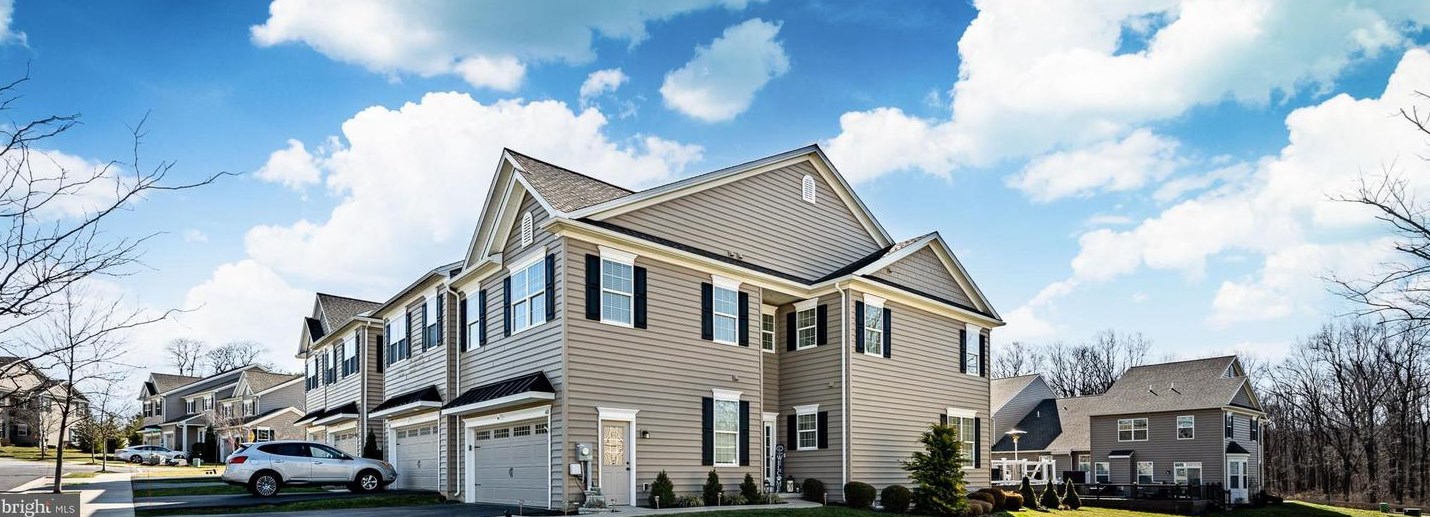 60 New Village Greene Dr, Honey Brook, PA 19344