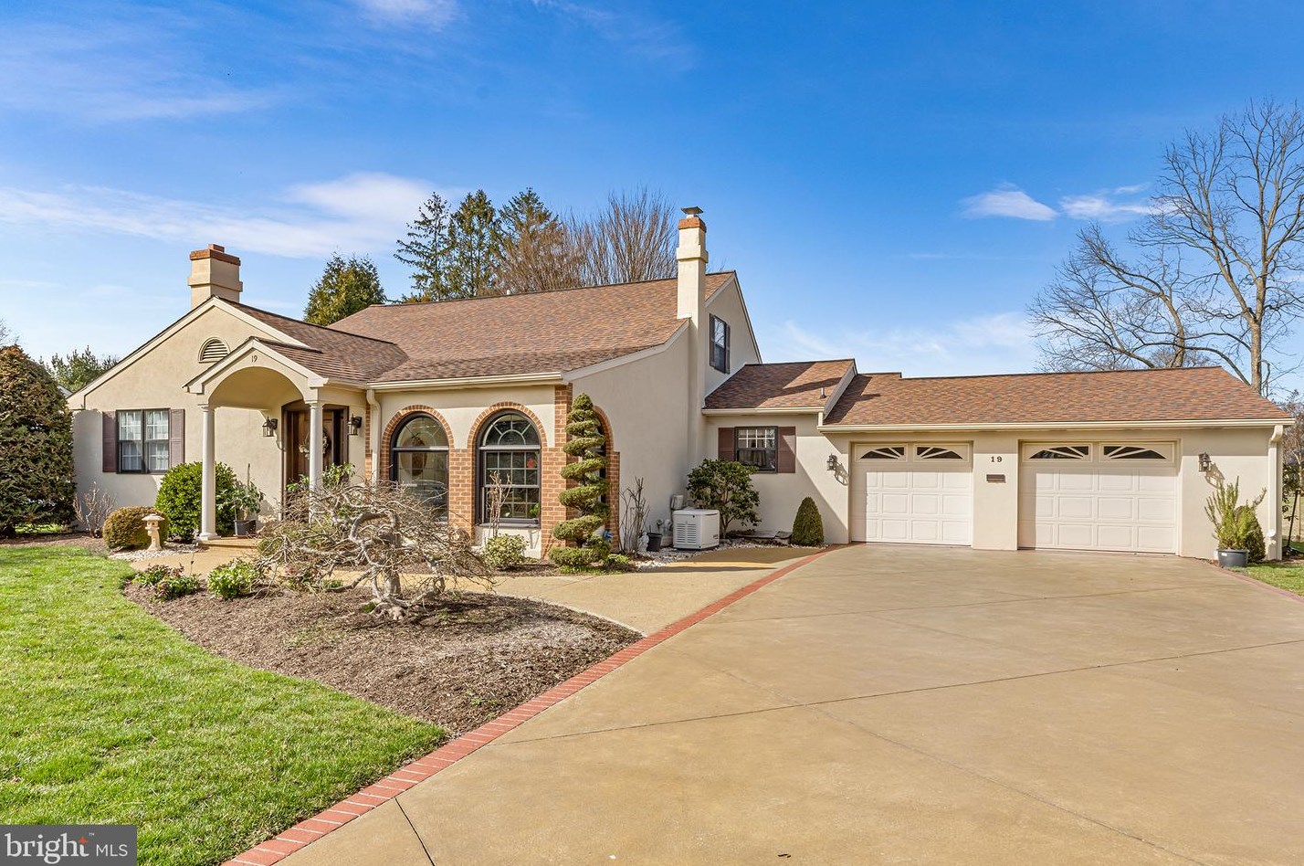 19 Martins Ln, Berwyn, PA 19312