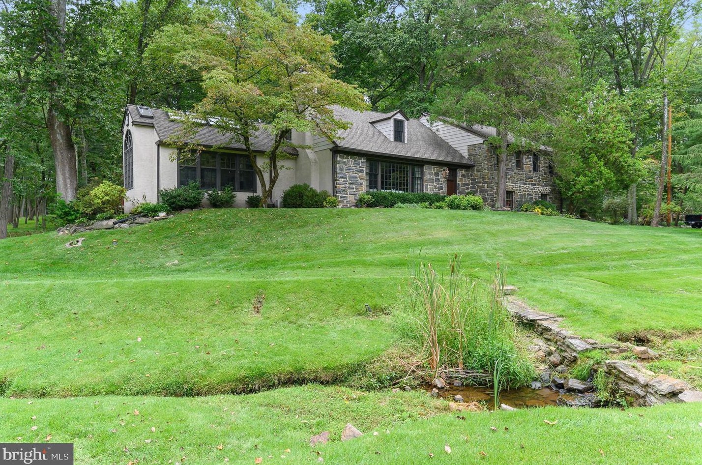 2401 Buttonwood Rd, Berwyn, PA 19312