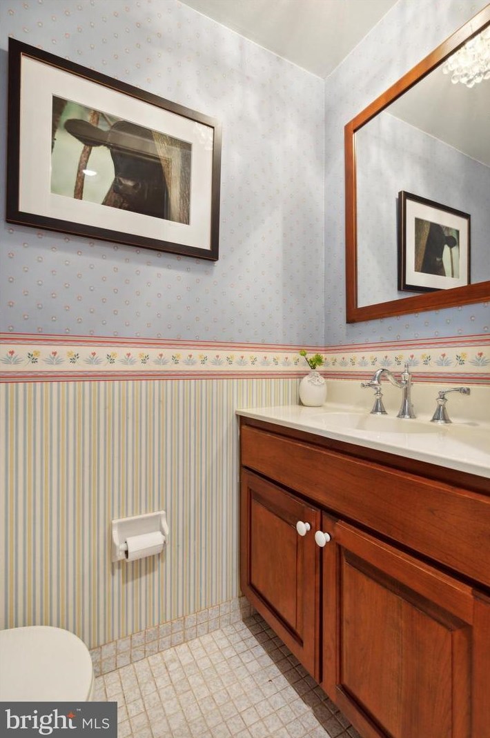 64 Old Forge Xing, Devon PA  19333-1119 exterior