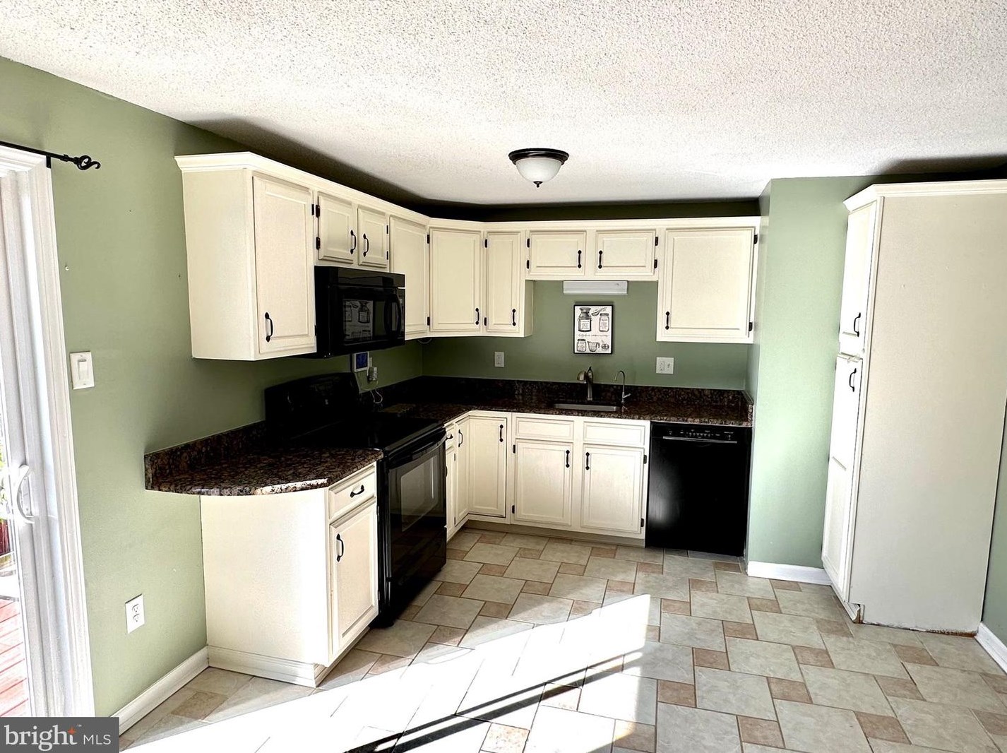 72 Hilltop Rd, Avondale PA  19311-9317 exterior