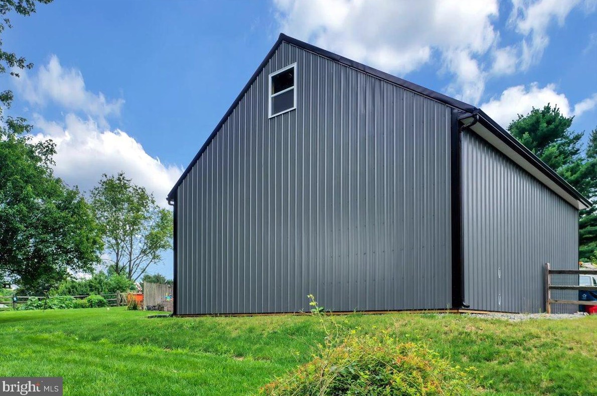 72 Hilltop Rd, Avondale PA  19311-9317 exterior