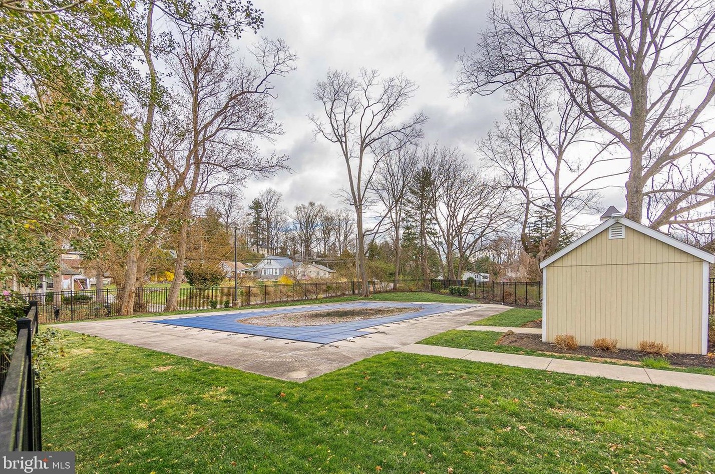 207 Walnut Hill Rd, West Chester PA  19382-6520 exterior