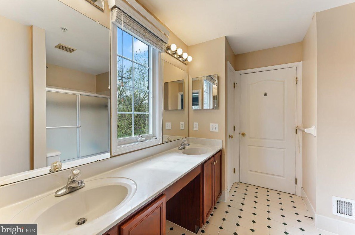 213 Grn Vly Rd, Exton PA 19341-2457 exterior