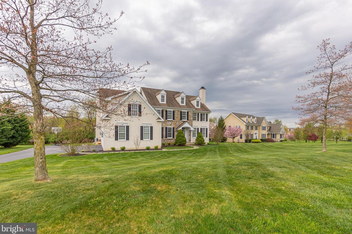 26 Cumberland Dr, Downingtown, PA 19335-1567
