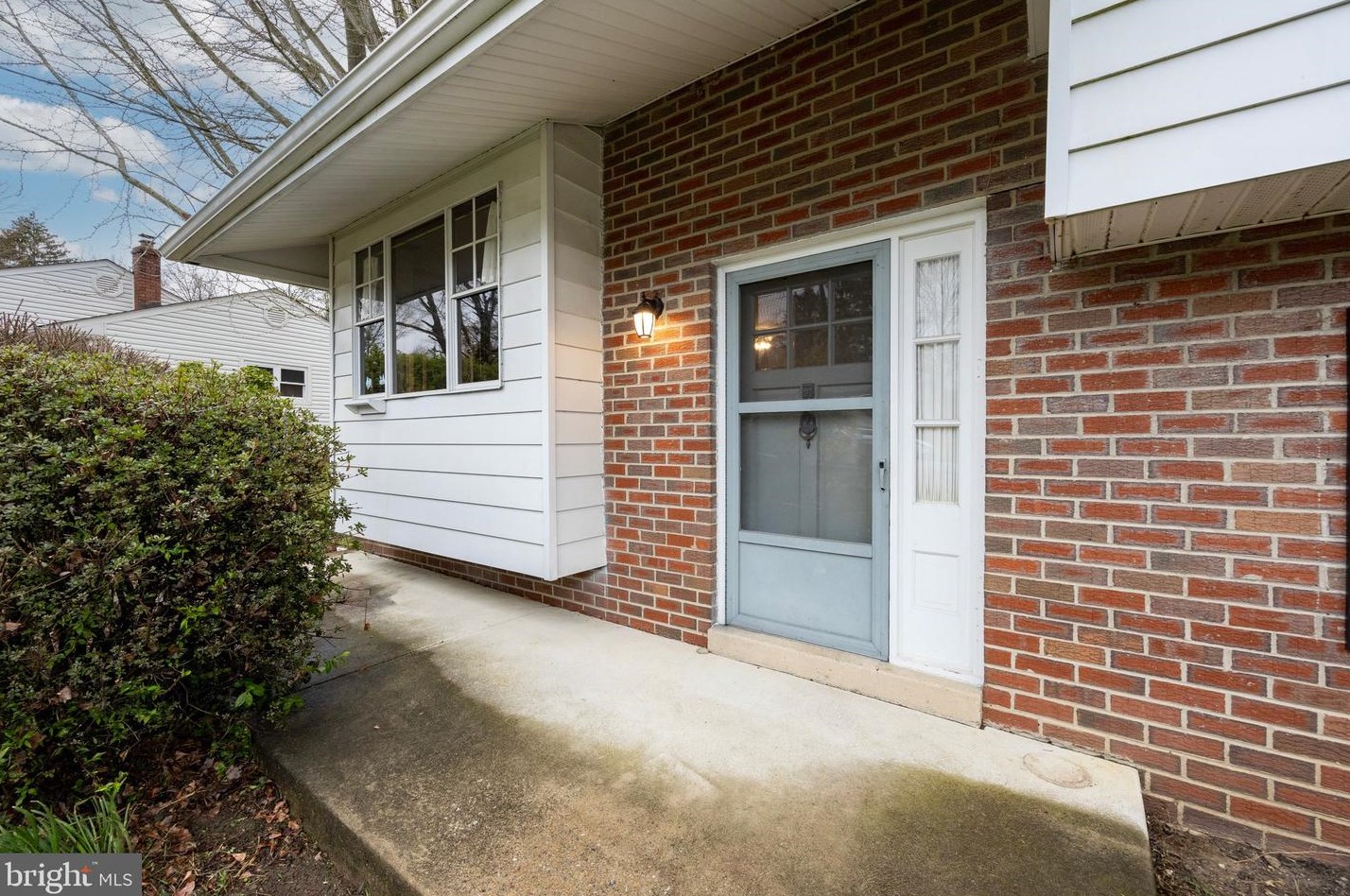 98 Princeton Rd, Exton, PA 19341-1528