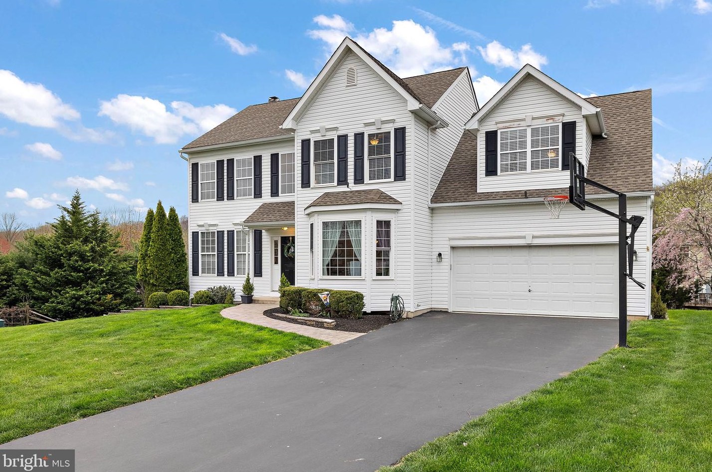 293 Hidden Creek Dr, Downingtown, PA 19335