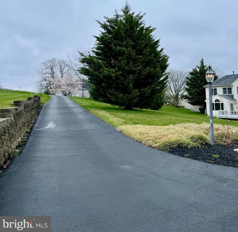 423 Bowen Dr, Exton PA  19341-2366 exterior