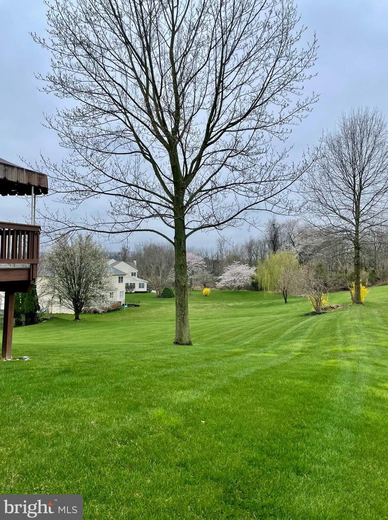 423 Bowen Dr, Exton PA  19341-2366 exterior