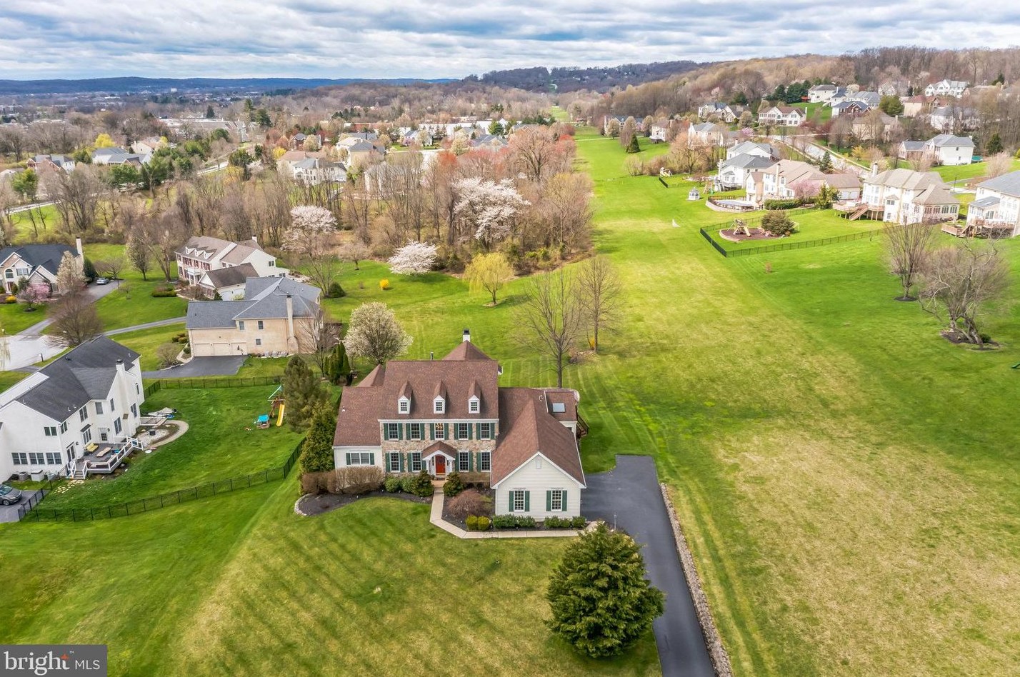 423 Bowen Dr, Exton PA  19341-2366 exterior