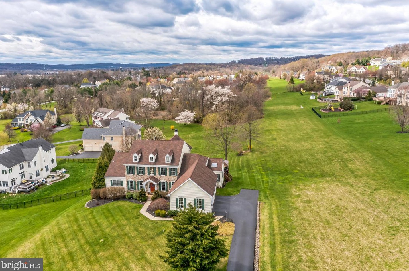 423 Bowen Dr, Exton PA  19341-2366 exterior