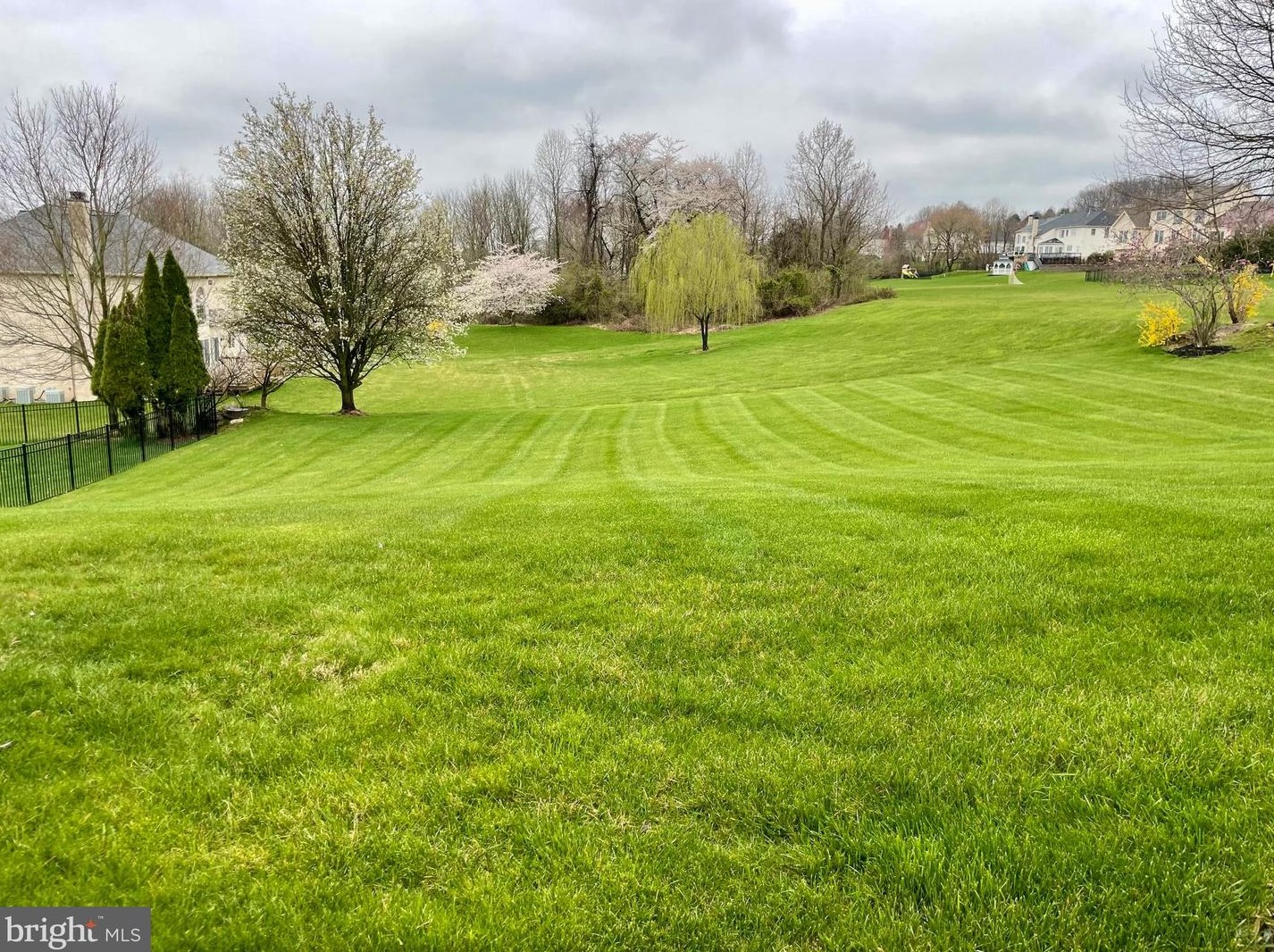 423 Bowen Dr, Exton PA  19341-2366 exterior