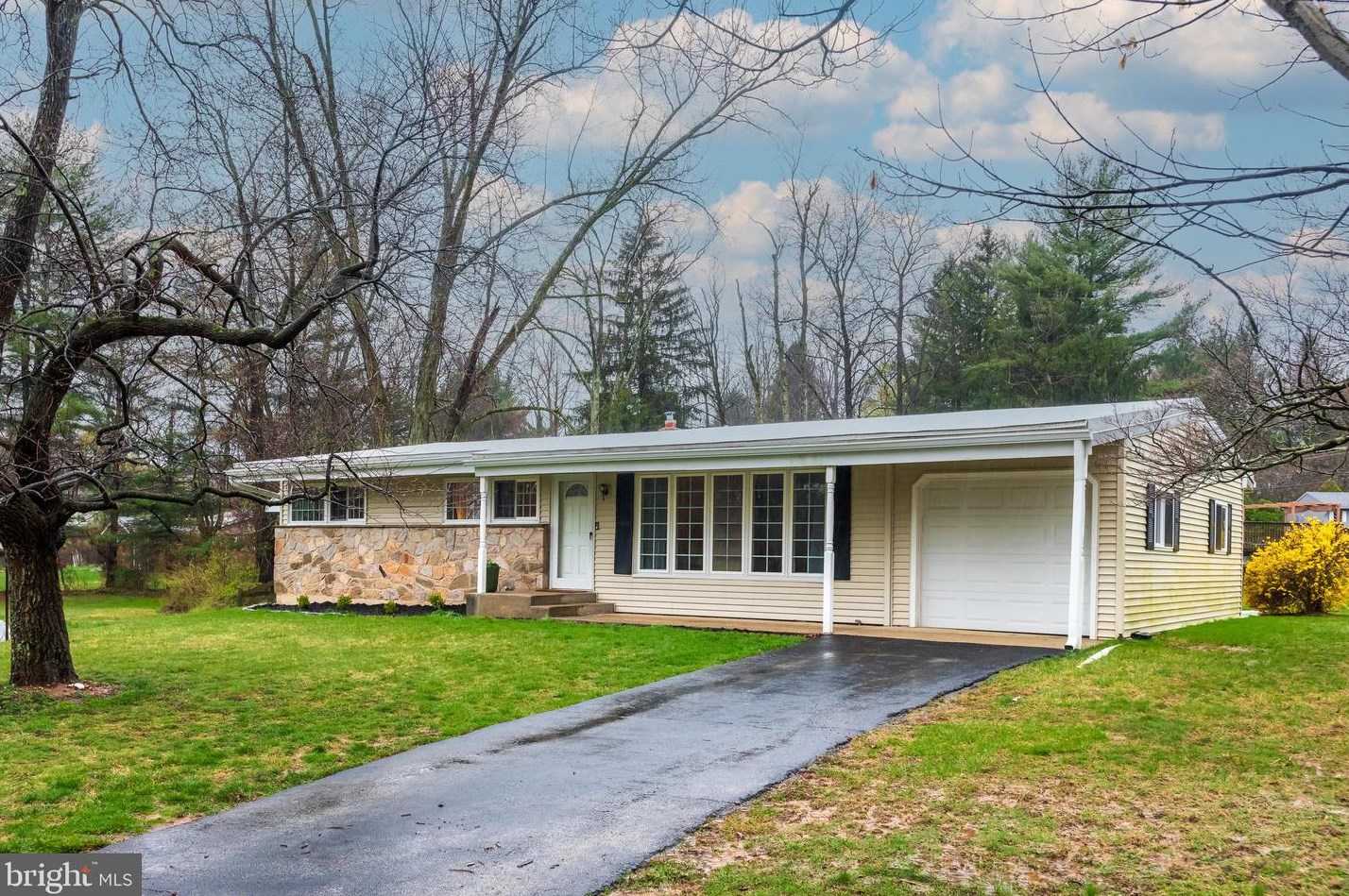 8 Carol Ln, Frazer, PA 19355
