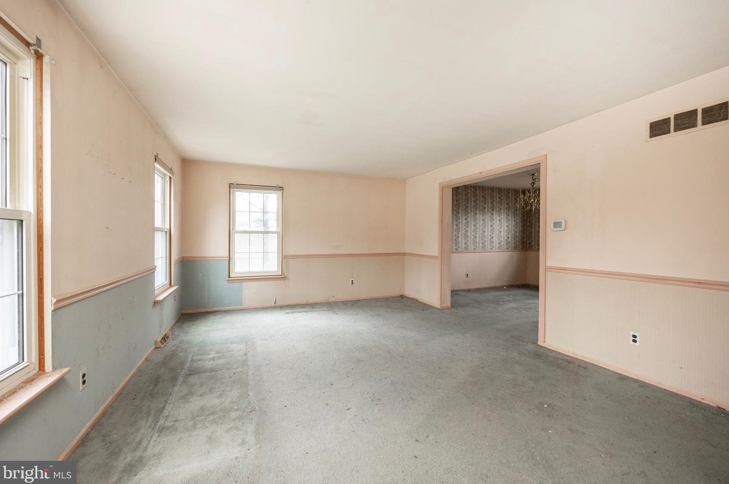 99 Glouchester Ct, Downingtown, PA 19335