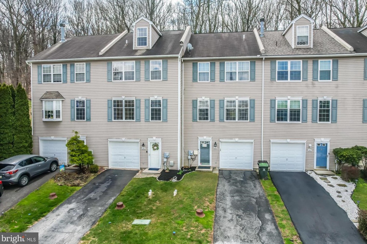 318 Andrew Cir, Coatesville, PA 19320