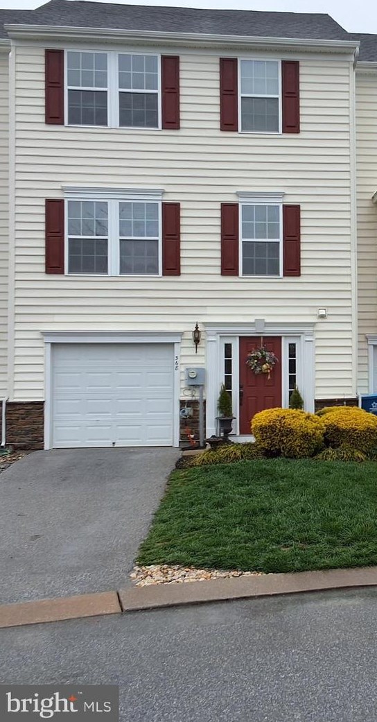 368 Larose Dr, Romansville, PA 19320-1628