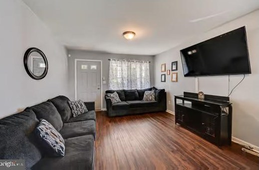 325 Community Ln, Coatesville PA  19320-3746 exterior