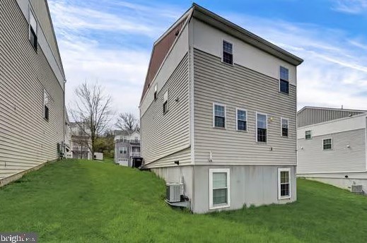 325 Community Ln, Coatesville PA  19320-3746 exterior