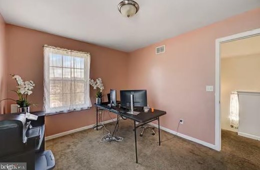 325 Community Ln, Coatesville PA  19320-3746 exterior