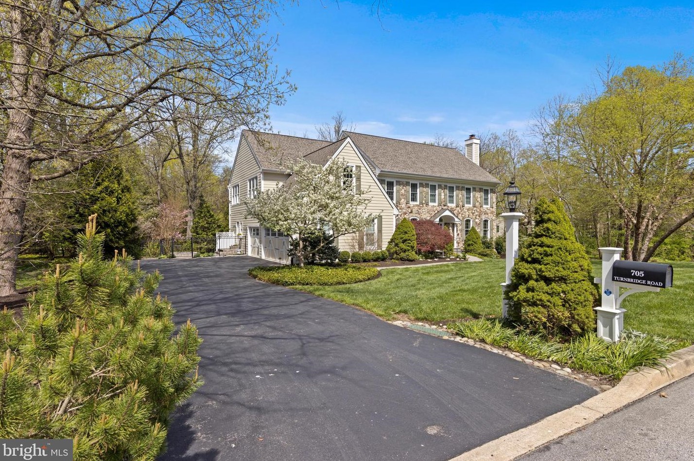 705 Turnbridge Ln, Wayne, PA 19087-2069
