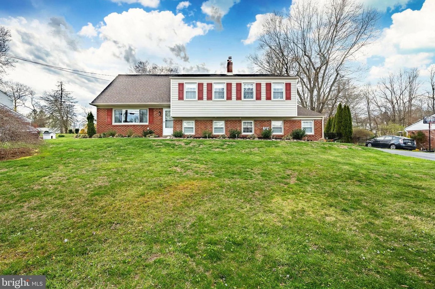 1266 Estate Dr, West Chester, PA 19380-1263