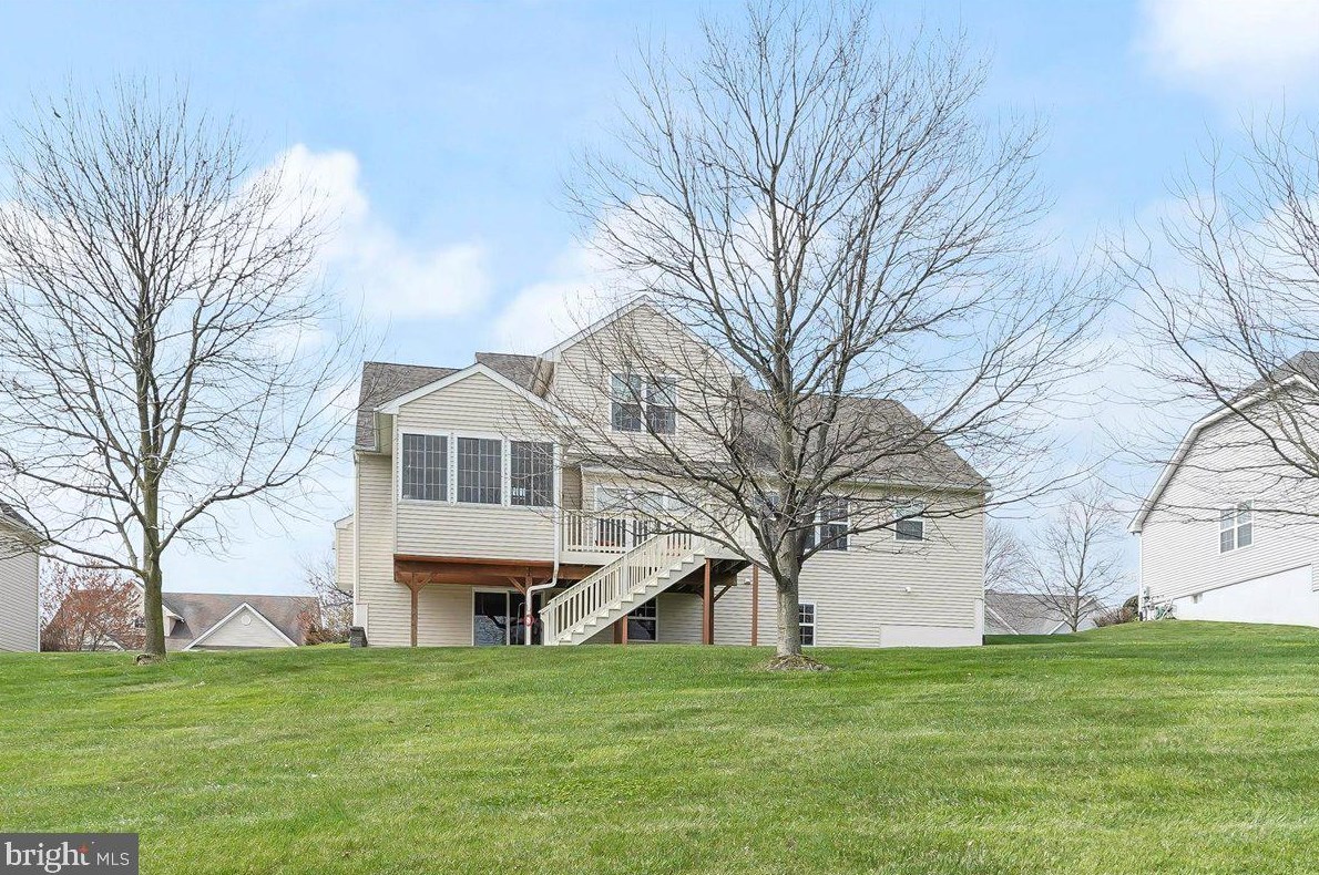 406 Westview Dr, Avondale PA  19311-1377 exterior