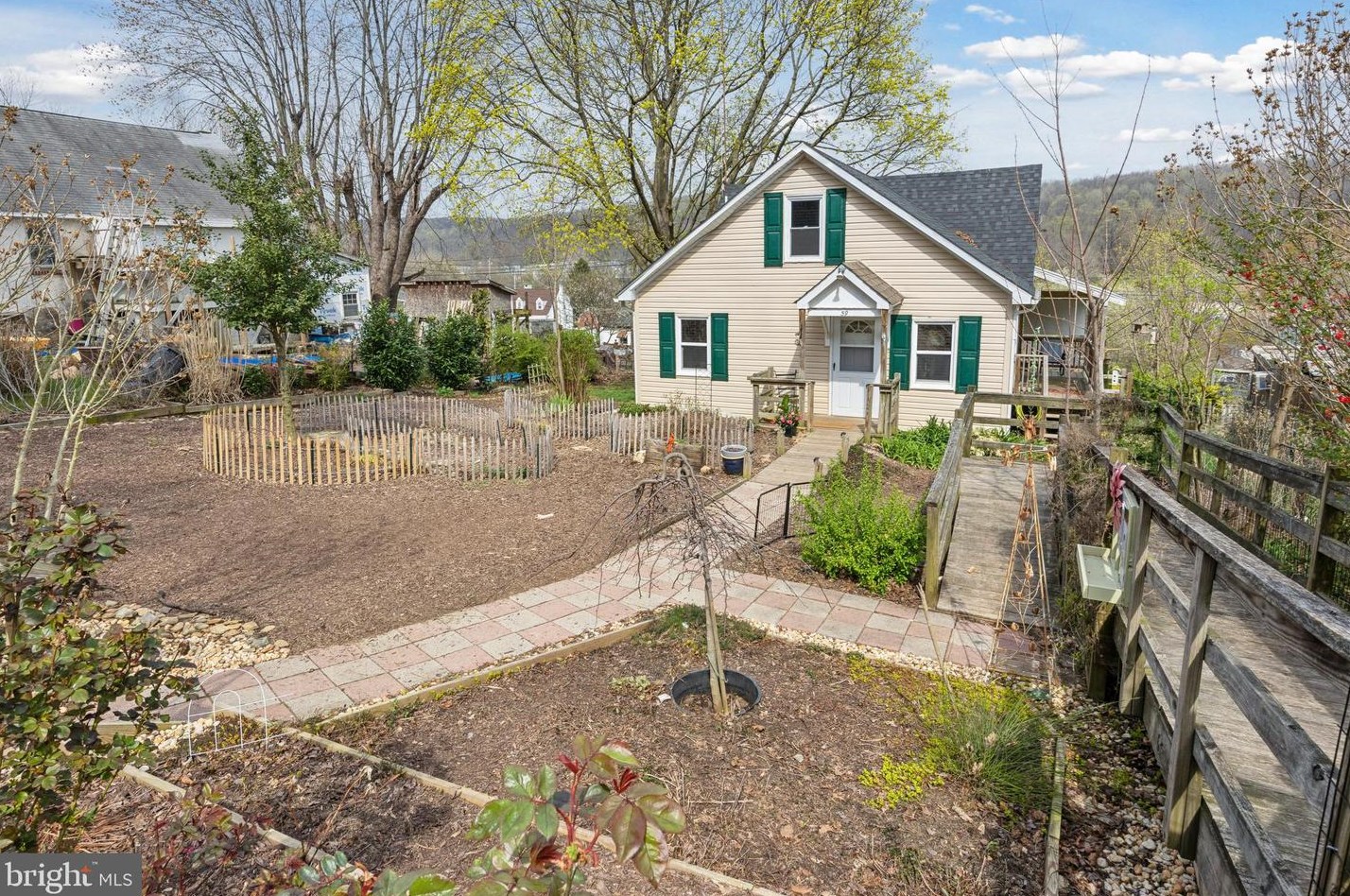 59 Pine St, Coatesville, PA 19320