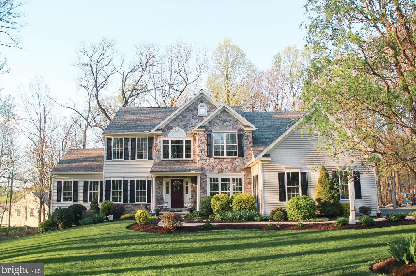 77 Woodland Dr, Honey Brook, PA 19344-9227