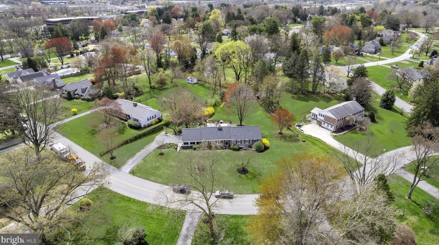 1259 Thomas Rd, Wayne, PA 19087-1411