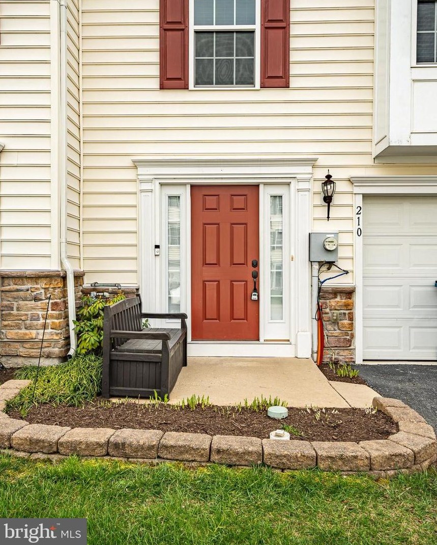 210 Bardel Dr, Romansville, PA 19320-1632