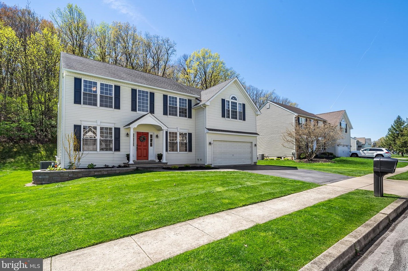 818 Windridge Ln, Downingtown, PA 19335-3440