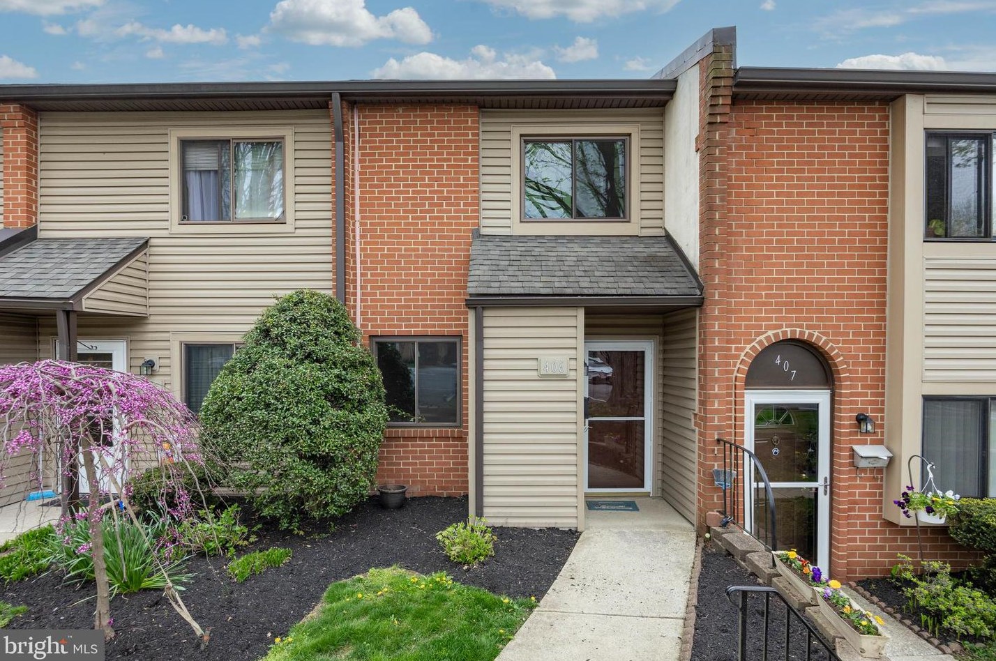 406 Valley Dr, West Chester, PA 19382-6408