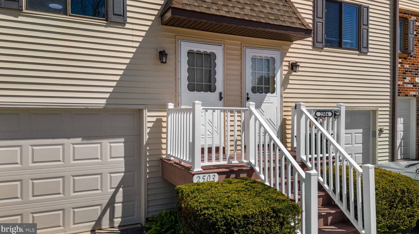 2503 Pond View Dr, West Chester, PA 19382