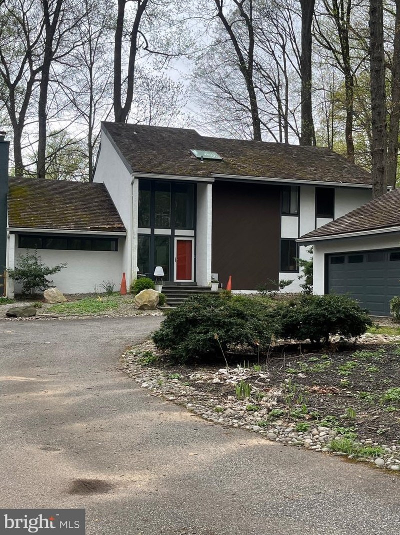 208 Pheasant Run Dr, Paoli, PA 19301-2050